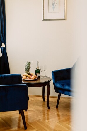 Premium bedding, minibar, in-room safe, blackout curtains - Korona Pension Restaurant (Hévíz)