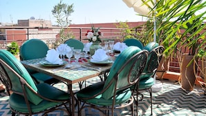 Outdoor dining - Riad Lila (Marrakech)