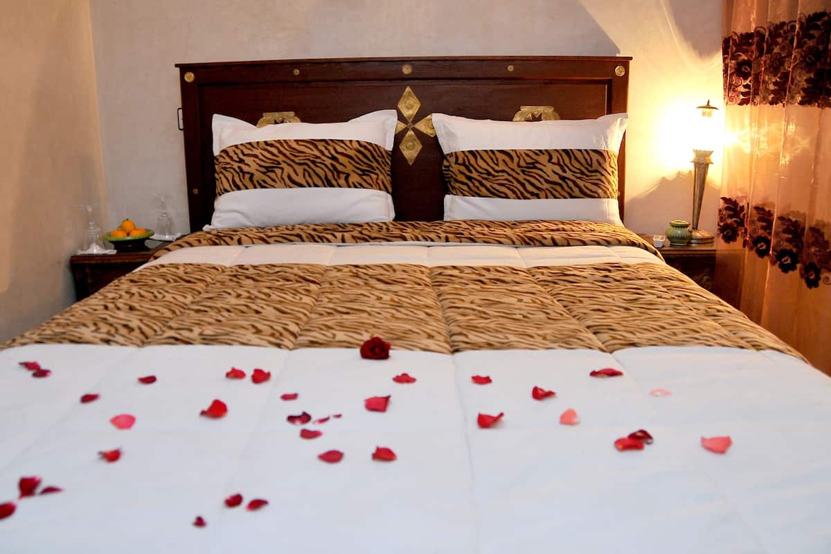 Premium bedding, in-room safe, iron/ironing board, free wired Internet