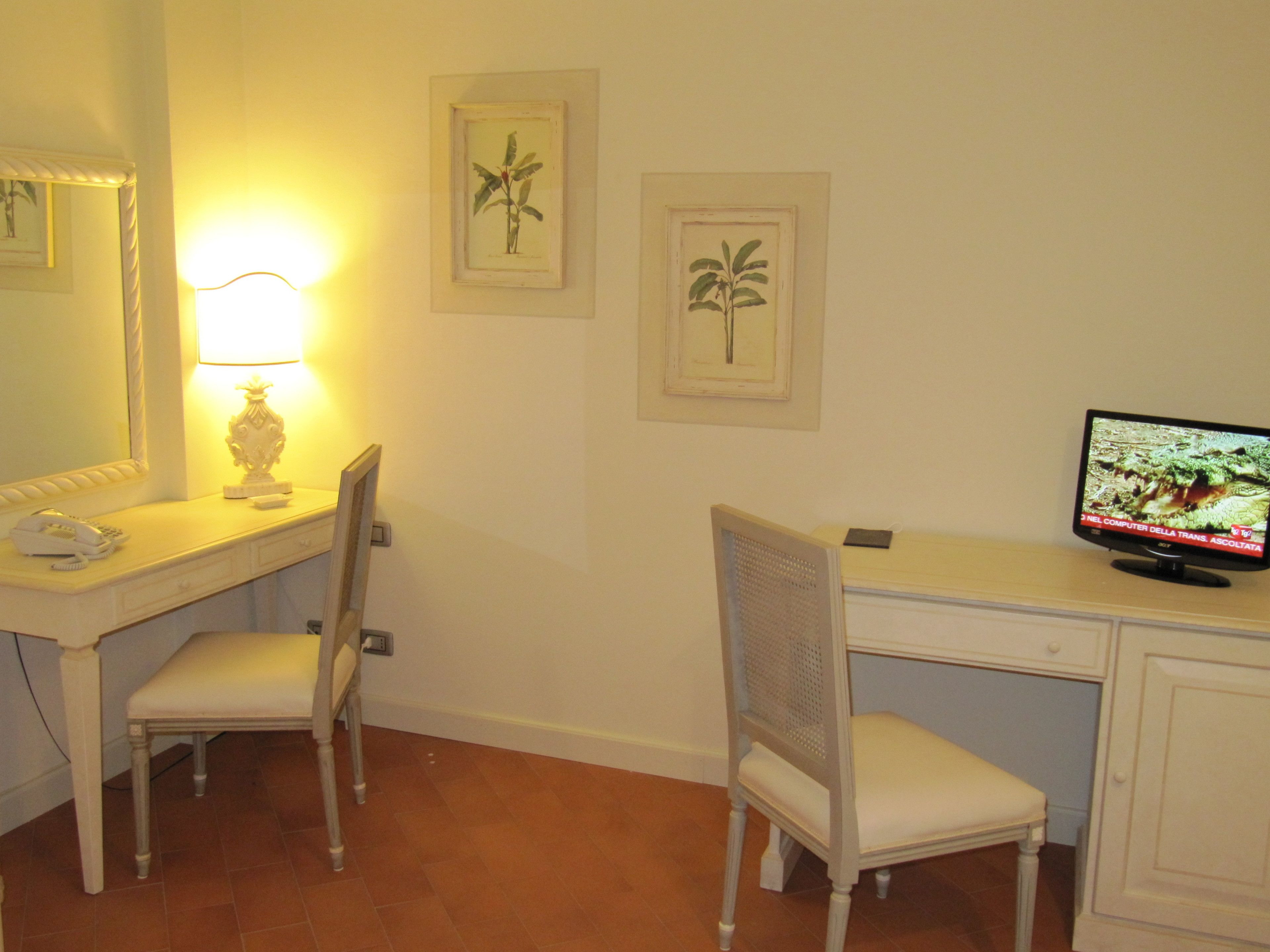 classic double room | 1 bedroom, minibar, in-room safe, desk