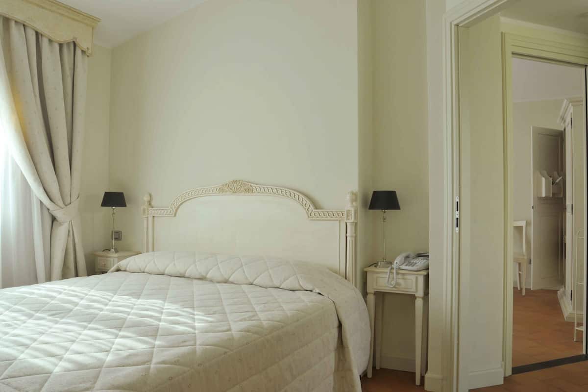 1 slaapkamer, een minibar, een kluis op de kamer, een bureau
