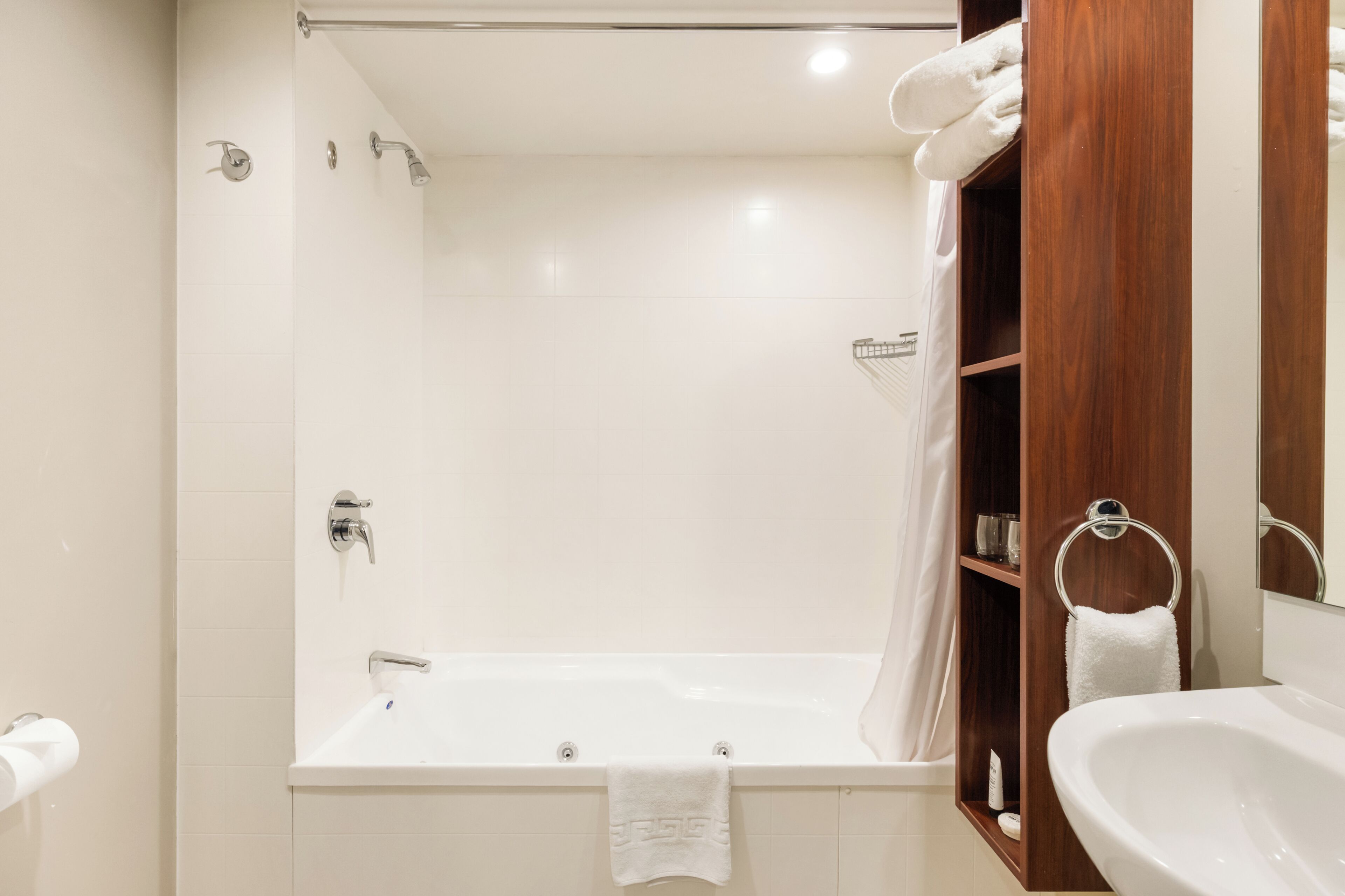 Lake View Spa Studio | Bathroom | Free toiletries, hair dryer, towels, soap