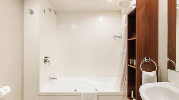 Lake View Spa Studio | Bathroom | Free toiletries, hair dryer, towels, soap