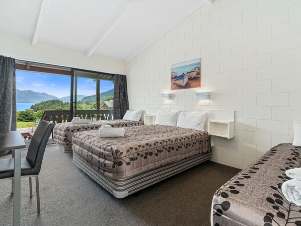 Deluxe Lakeview Studio | Lake view - Queenstown Motel Apartments (Queenstown)