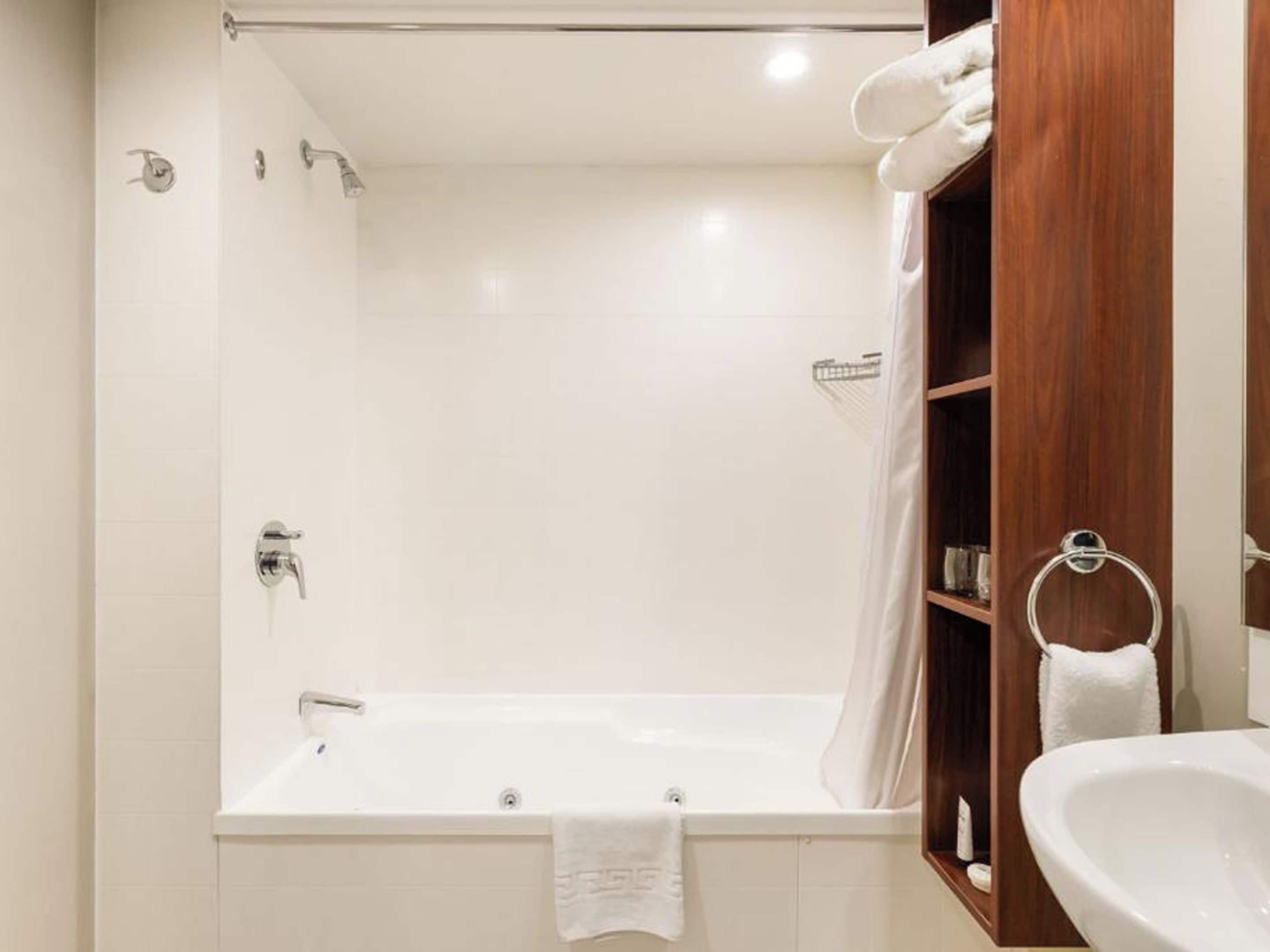 Lake View Spa Studio | Bathroom | Free toiletries, hair dryer, towels, soap