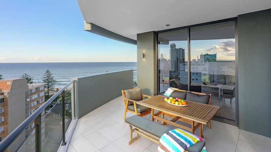 Ambience on Burleigh Beach