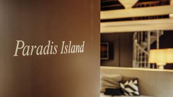 Coffres-forts dans les chambres, décoration personnalisée, bureau