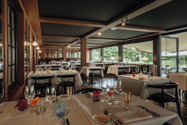 Breakfast, lunch, dinner served; Belgian cuisine