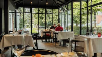 Continental breakfast on weekends (EUR 30 per person)
