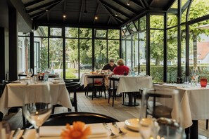 Continental breakfast on weekends (EUR 30 per person)