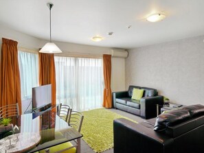 Two Bedroom Spa Apartment  | Living area - Roma on Riccarton Motel (Christchurch)