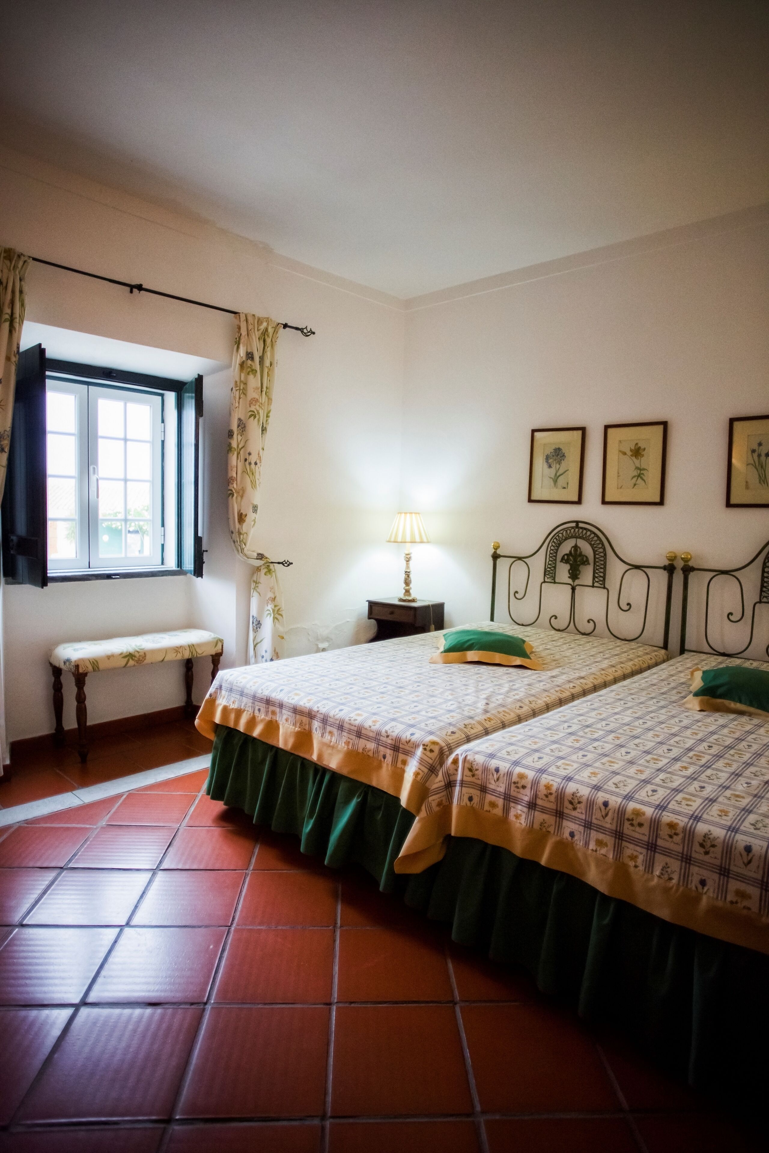 Quarto casal standard | Escrivaninha, Wi-Fi de cortesia