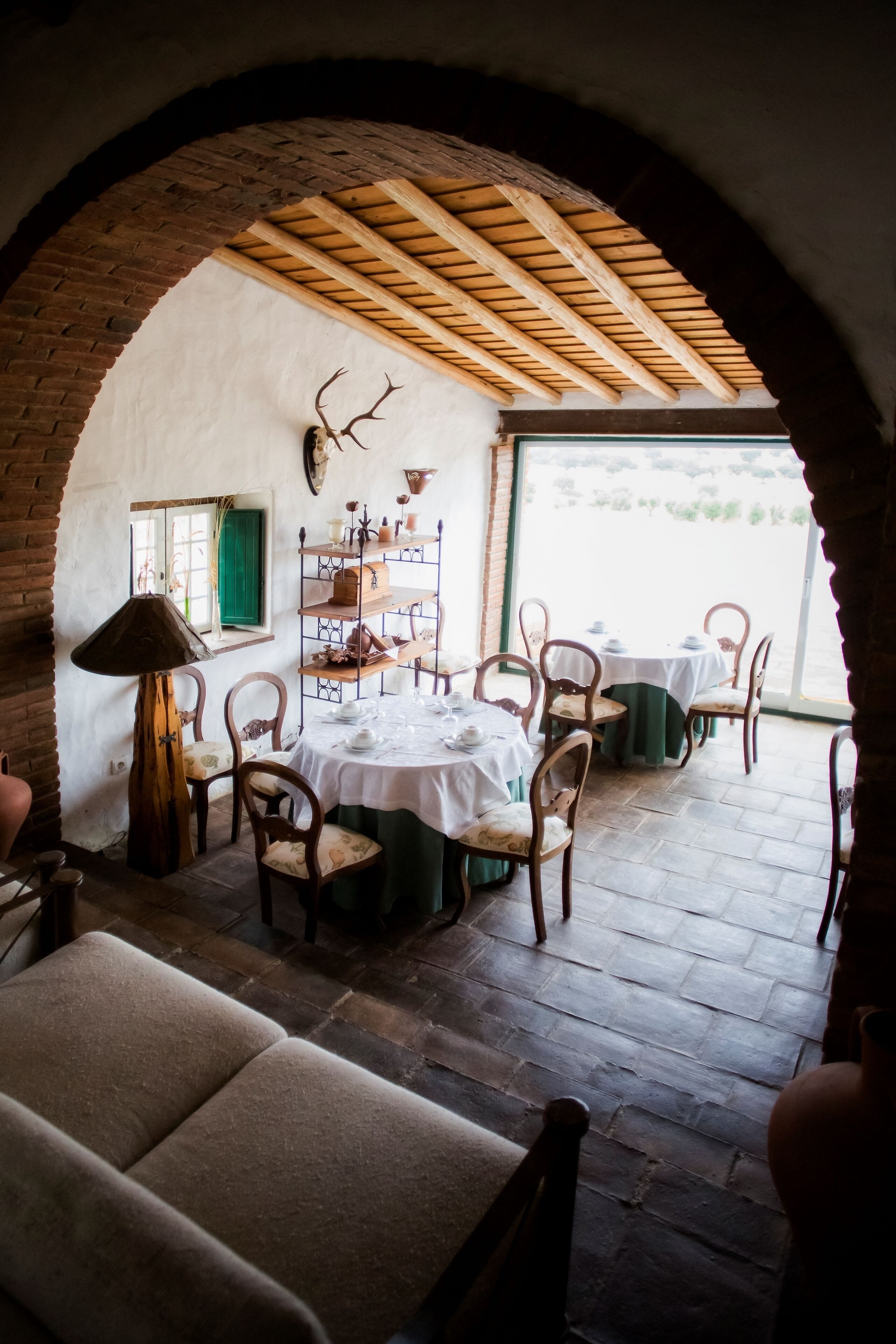 فطور قائم على الخدمة الذاتية مجانًا يوميًا