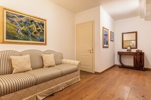 Suite (Suite Dependance Lake View) | Hypoallergeen beddengoed, een minibar, een kluis op de kamer