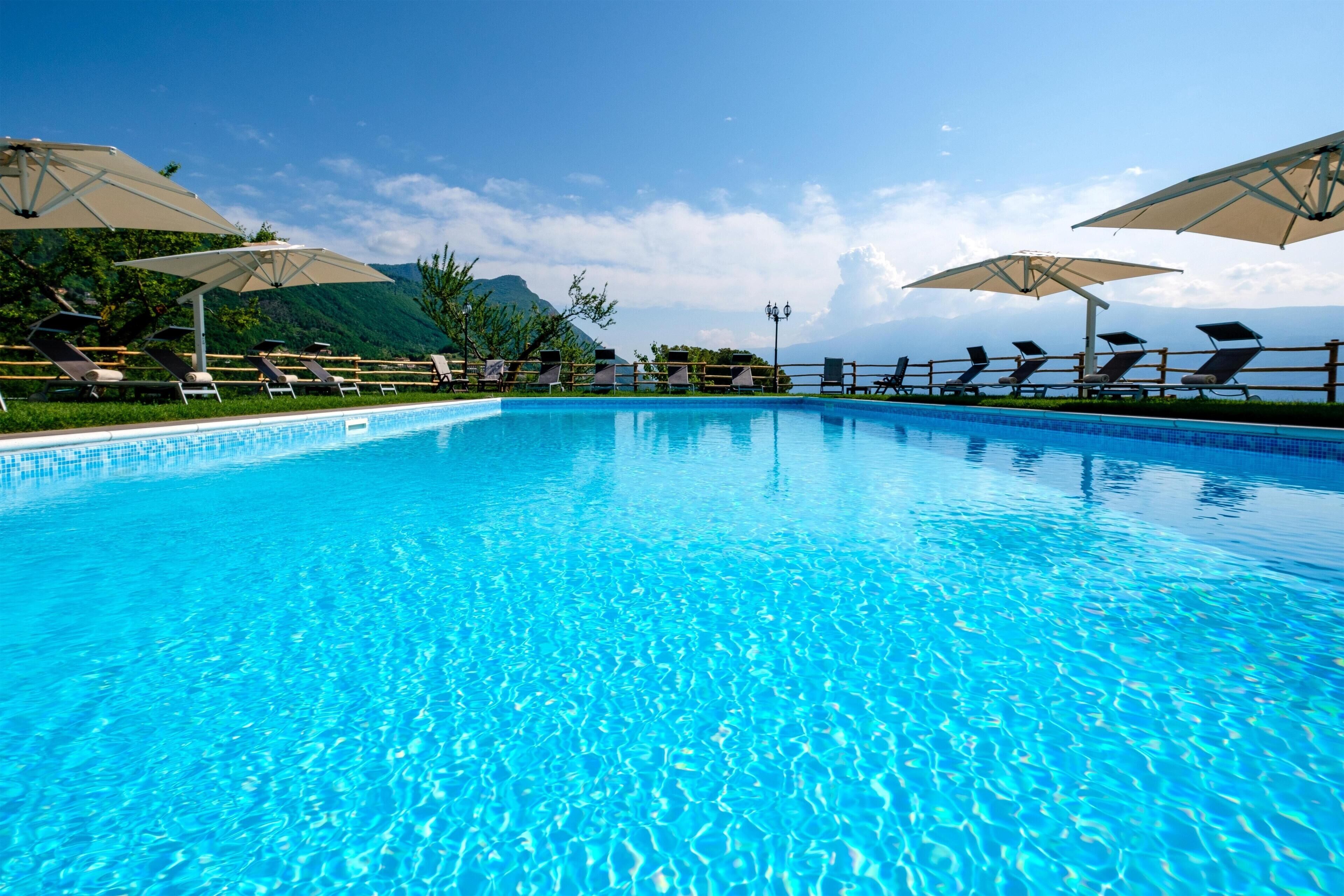 Seasonal outdoor pool, free pool cabanas, pool loungers