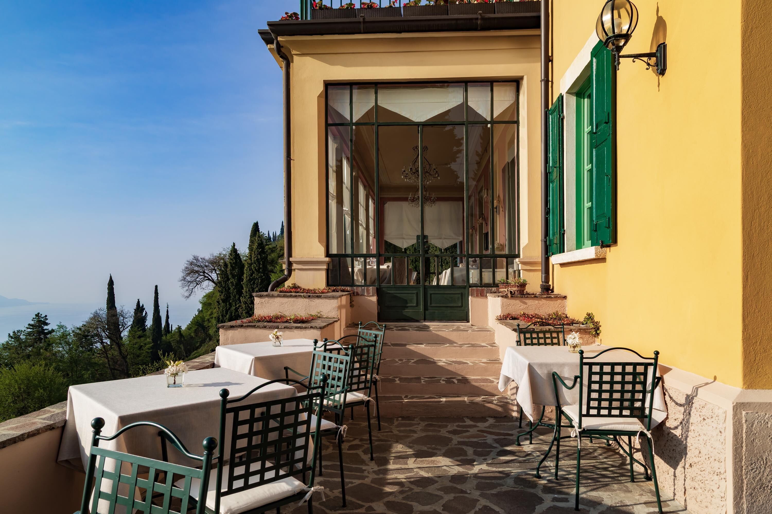 Petit déjeuner, déjeuner et dîner servis sur place