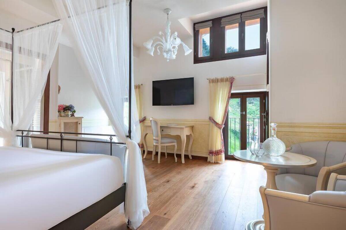 Deluxe Garden park view with Jacuzzi pool mini-pool | เครื่องนอนป้องกันสารก่อภูมิแพ้, มินิบาร์, ตู้นิรภัยในห้องพัก, โต๊ะทำงาน