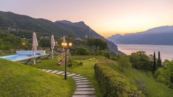 Piscine extérieure (ouverte en saison), cabanons gratuits