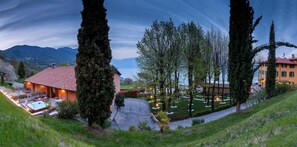 Deluxe Garden park view with Jacuzzi pool mini-pool