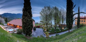 Deluxe Garden park view with Jacuzzi pool mini-pool
