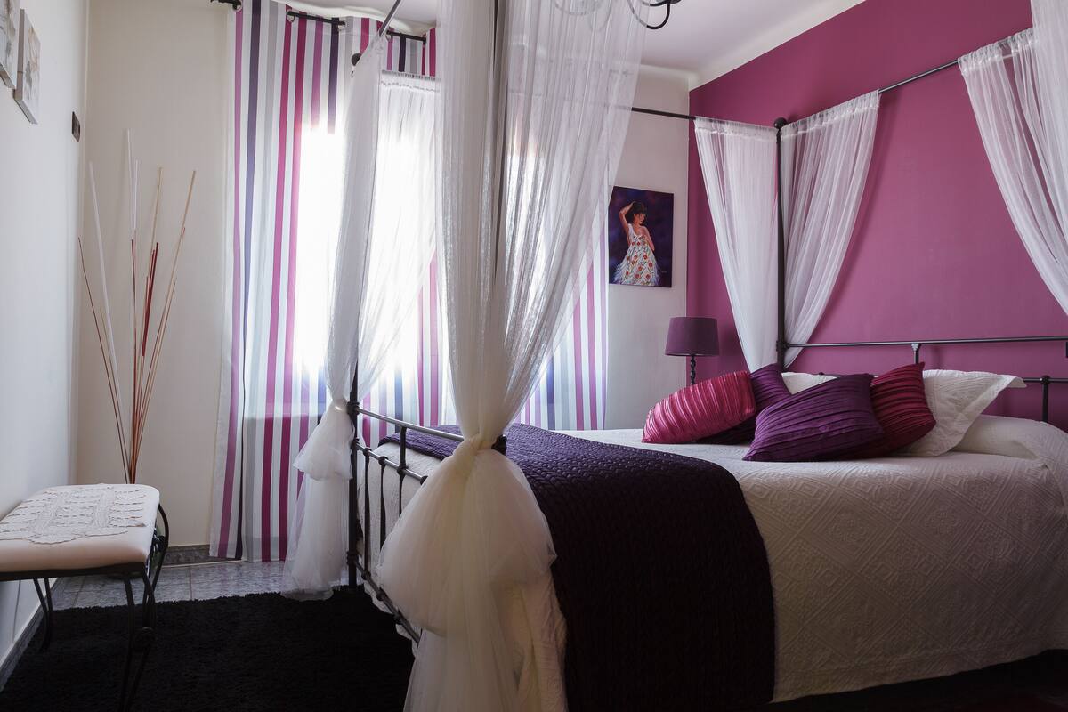 Egyptian cotton sheets, premium bedding, down comforters, pillowtop beds