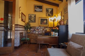 Interior entrance - Hotel Rural El Molí (Pontons)