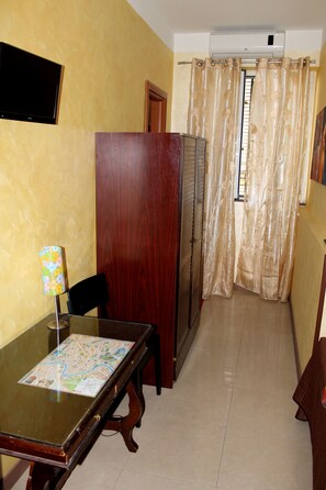 Single Room | Room amenity - Hotel Tokyo (Rome)