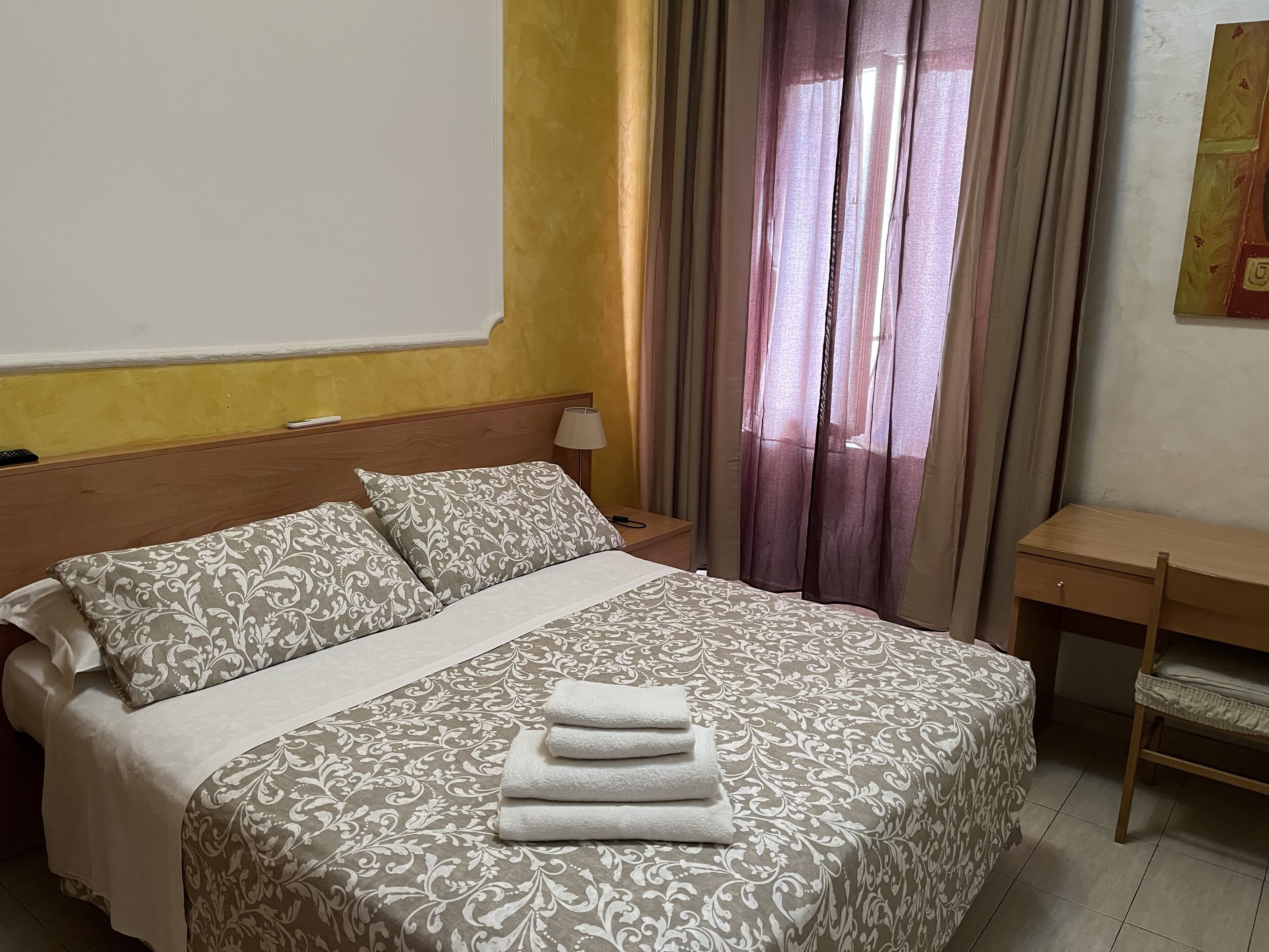 Doppel- oder Zweibettzimmer | Kostenloses WLAN, Bettwäsche