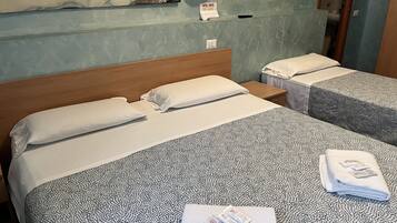 Dreibettzimmer | Kostenloses WLAN, Bettwäsche