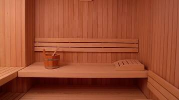Sauna, poreallas, turkkilainen sauna, vartalohoitoja, aromaterapiaa