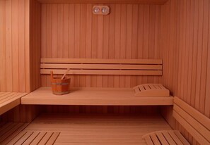 Sauna, hot tub, Turkish bath/hammam, body treatments, aromatherapy