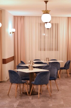 Frokostbuffé hver dag (EUR 10 per person)