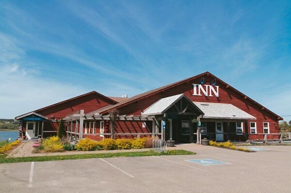 Bras D'or Lakes Inn - Cape Breton Island
