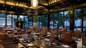 2 間餐廳,供應早餐、午餐和晚餐,中東料理