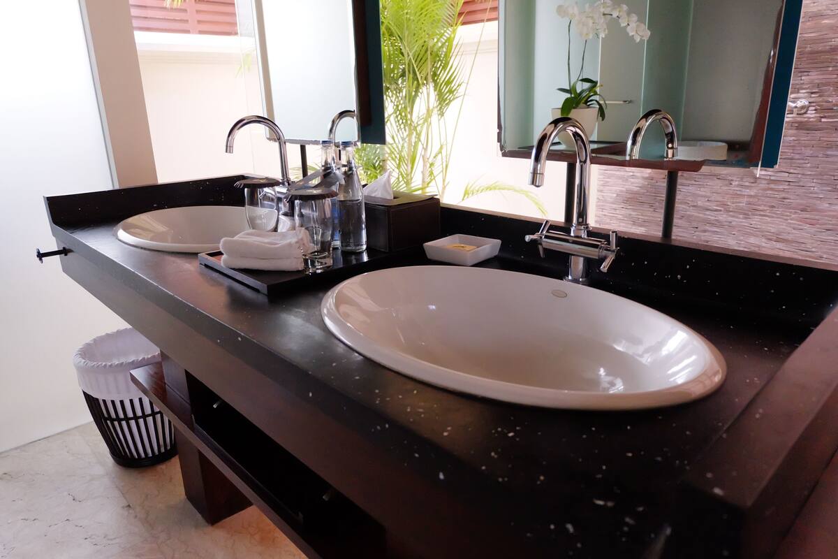 special offer honeymoon package - deluxe one bedroom villa | bathroom shower