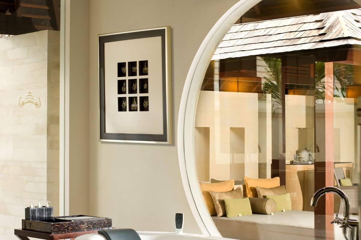 separate bathtub and shower, deep-soaking bathtub, free toiletries