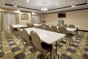 A conference room with multiple tables and chairs, a chandelier, and a painting on the wall. - Holiday Inn Express & Suites Georgetown by IHG (Georgetown)