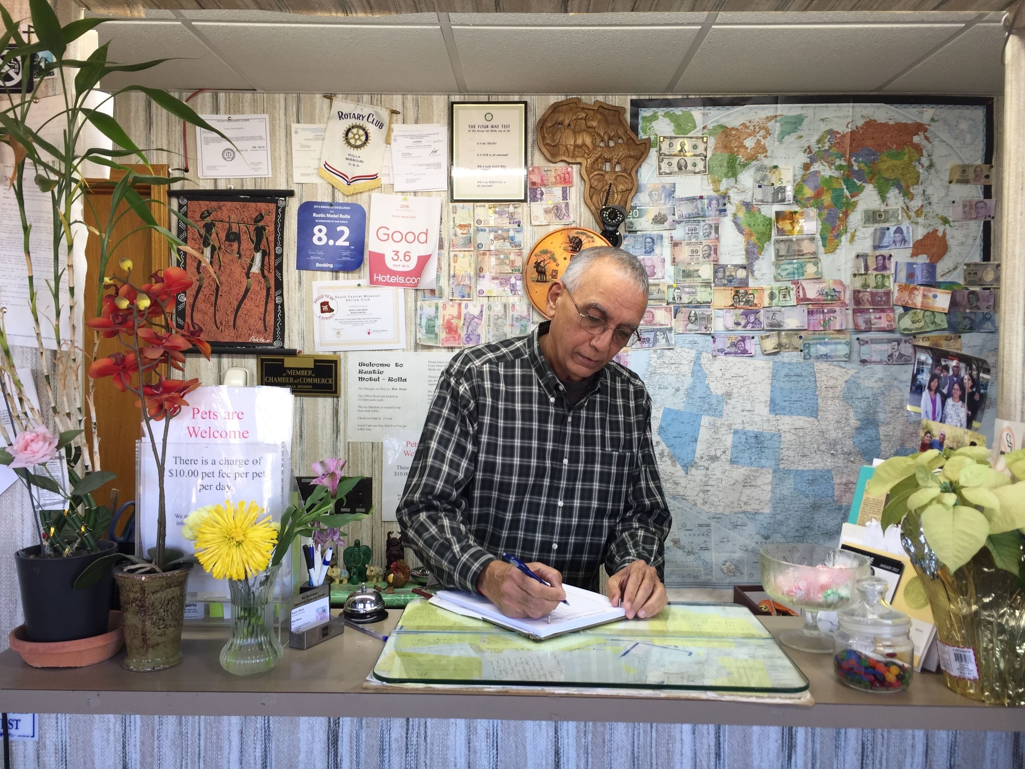 コンシェルジュ デスク