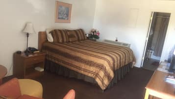 Habitación estándar, 1 cama de matrimonio grande | Escritorio, sistema de insonorización, tabla de planchar con plancha