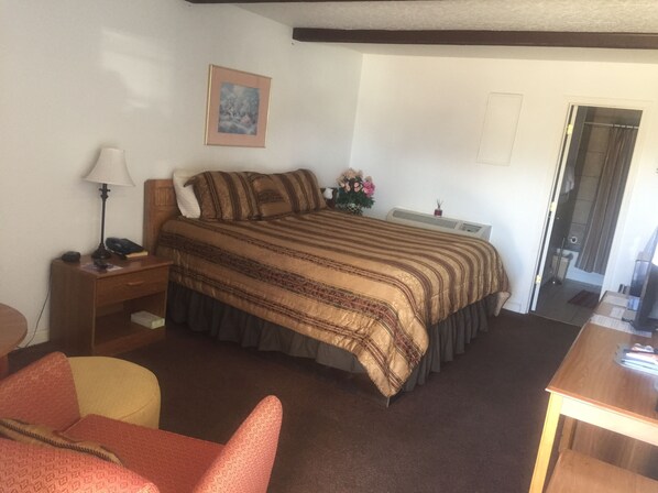 Desk, soundproofing, iron/ironing board, free WiFi - Rustic Motel Rolla (Rolla)