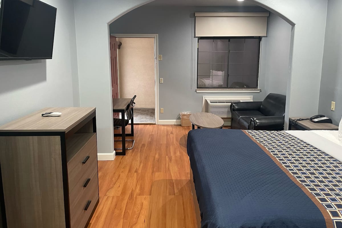 Desk, iron/ironing board, free WiFi, bed sheets