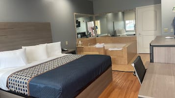 Kamar Deluks | Meja kerja, setrika/meja setrika, Wi-Fi gratis, dan seprai linen