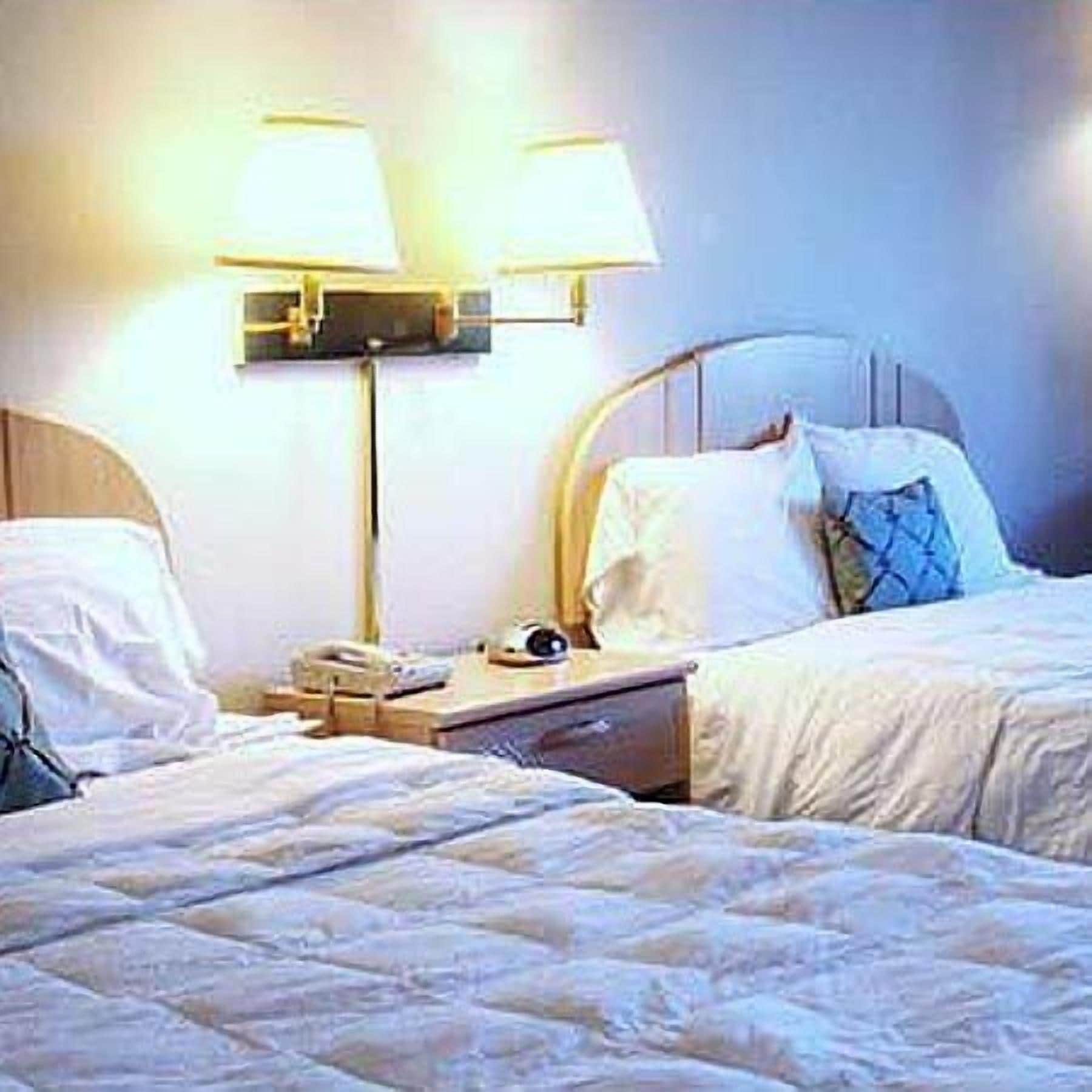 Two queen beds non smoking | Desk, rollaway beds, free WiFi, bed sheets