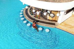 4 bares, bar junto a la piscina, bar en la playa