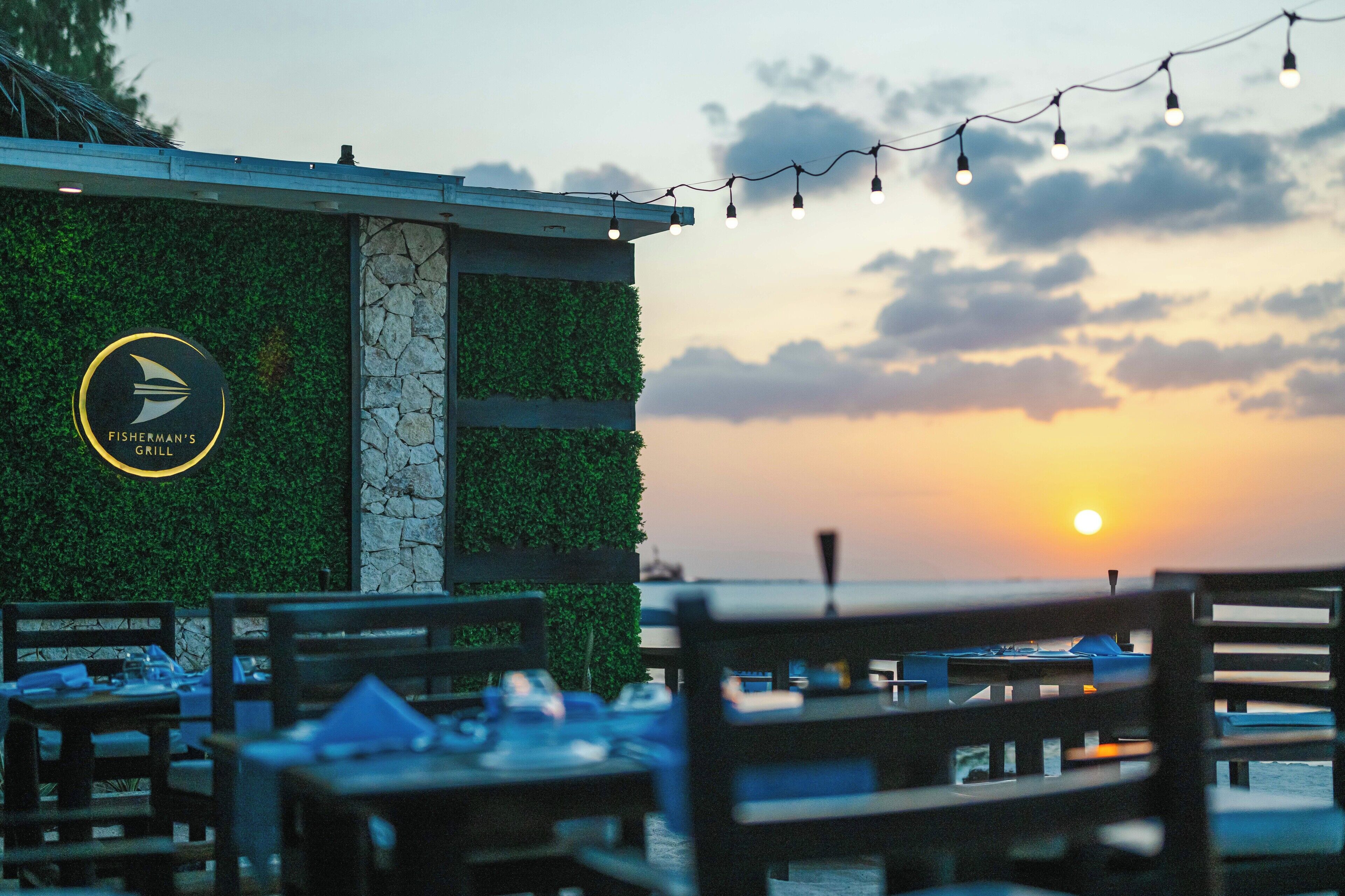 2 restaurants, breakfast, lunch, dinner served; international cuisine