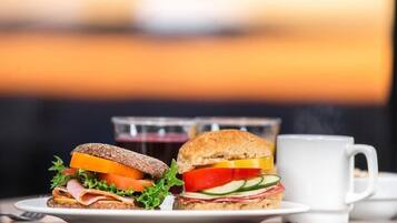 Tägliches inbegriffenes großes Frühstück