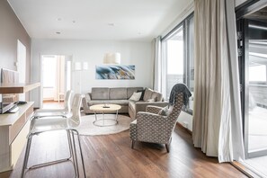 Sky Suite Deluxe | Hypo-allergenic bedding, minibar, in-room safe, desk - Hotel Levi Panorama (Kittila)