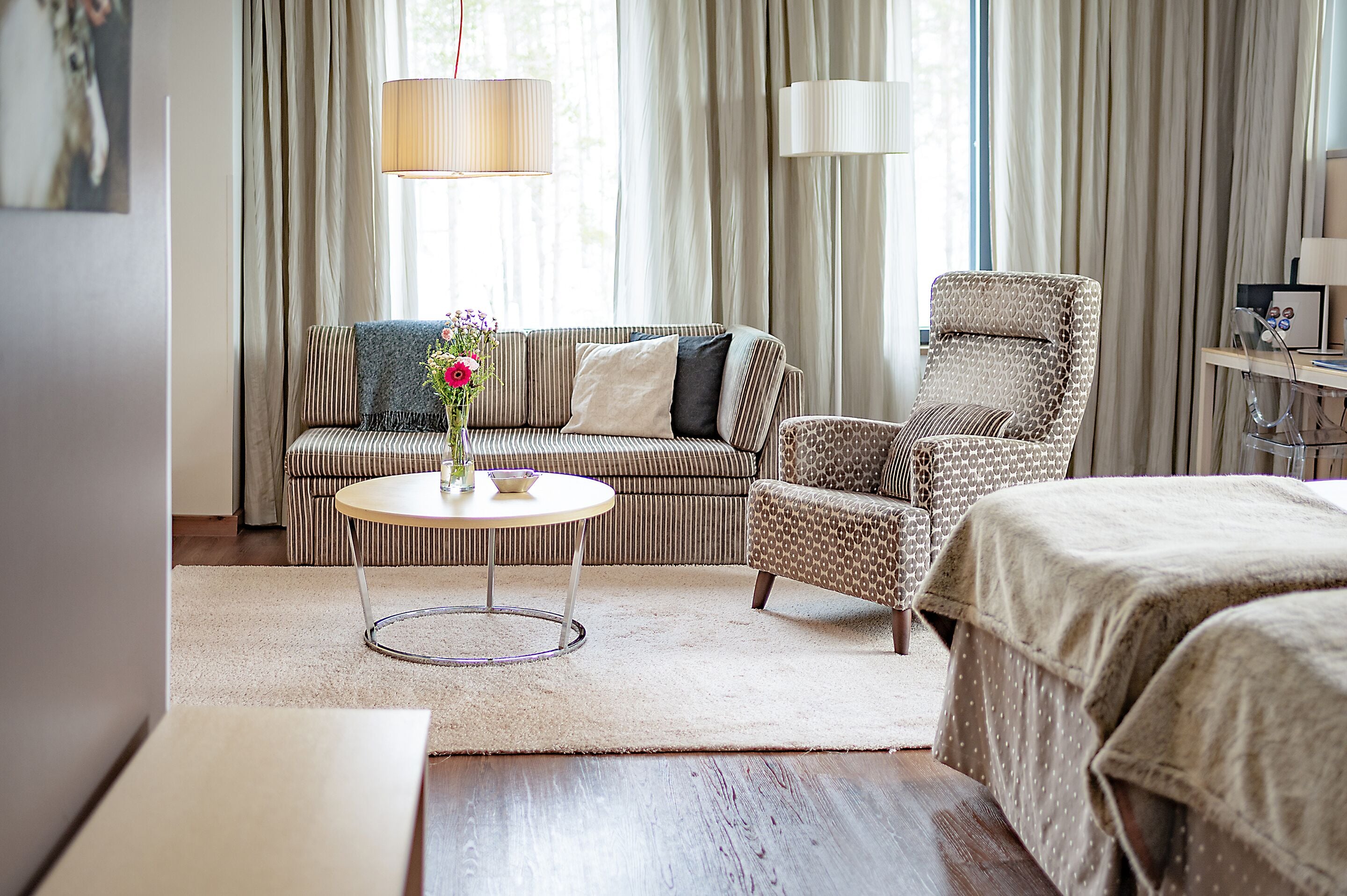 32 吋LCD 電視連有線電視頻道、電視、書籍