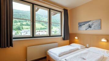 Doppelzimmer | Zimmersafe, kostenlose Babybetten, kostenloses WLAN, Bettwäsche