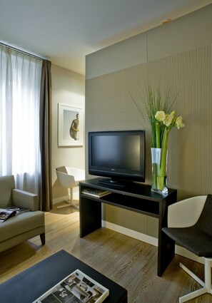 Premium bedding, individually decorated, desk, blackout curtains - Escalus Luxury Suites Verona (Verona)